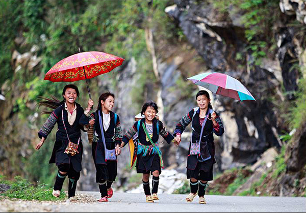 Nụ cười trong trẻo của trẻ em vùng cao - ảnh 2