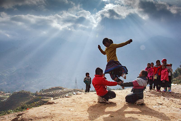 Nụ cười trong trẻo của trẻ em vùng cao - ảnh 4