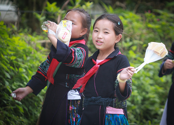 Nụ cười trong trẻo của trẻ em vùng cao - ảnh 7