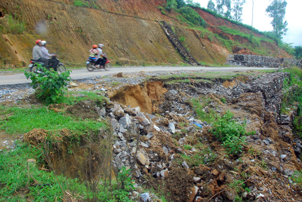 Tỉnh lộ 158, đoạn Mường Vi – Bản Xèo nát tươm sau mưa - ảnh 2