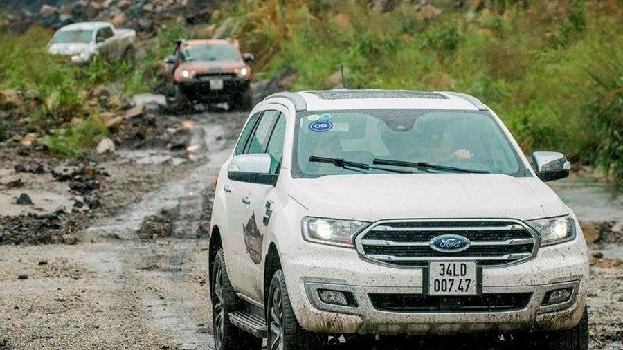 SUV 7 chỗ giá 1,4 tỷ, chọn Toyota Fortuner hay Ford Everest?