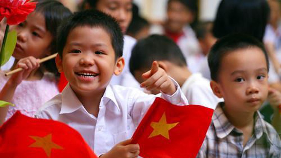 Nghe VietNamNet: Nhiều trường học vùng lũ Hà Tĩnh vẫn chưa thể khai giảng