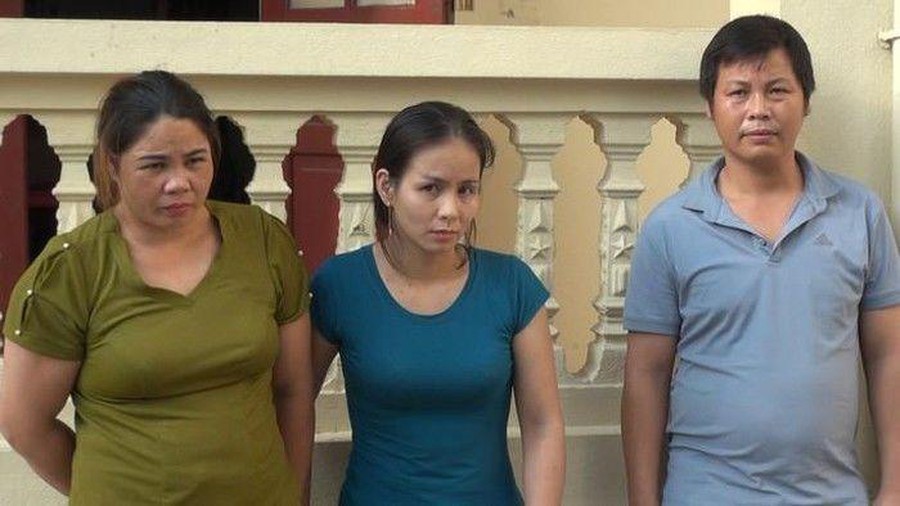 Nghe VietNamNet: Khởi tố 'bà trùm' xinh đẹp cùng đồng bọn mang súng điện đi trộm 100 tấn chó