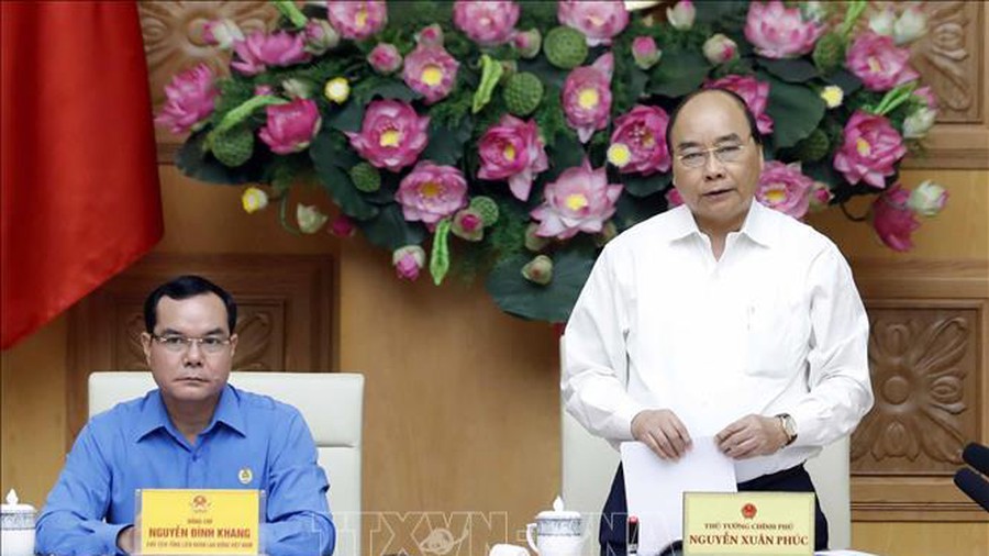 Nghe VietNamNet: Thủ tướng Nguyễn Xuân Phúc: Ưu tiên bảo vệ người lao động khi doanh nghiệp phá sản