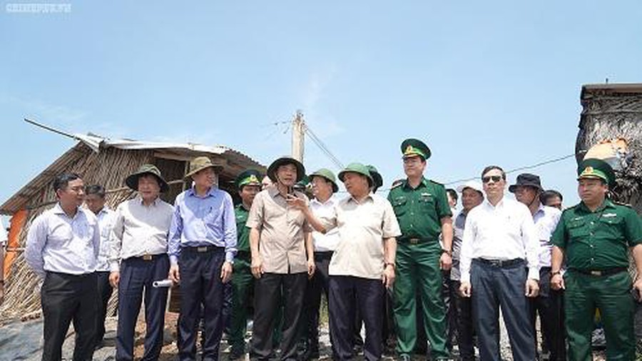 Nghe VietNamNet: Thủ tướng thị sát 'điểm nóng' sạt lở tại ĐBSCL