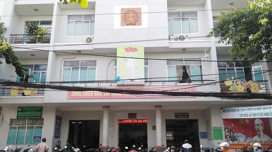 Nghe VietNamNet: Cán bộ một cửa hạch sách dân đến công chứng ở Đà Nẵng bị xử lý