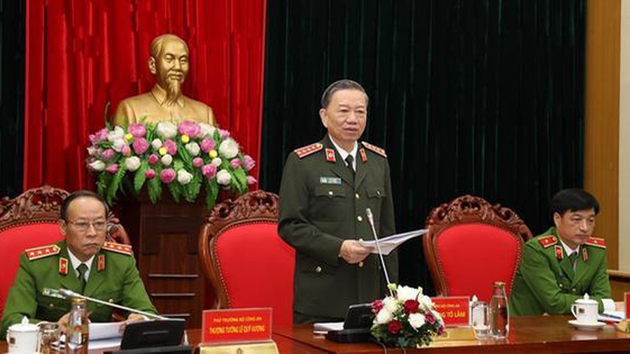Nghe VietNamNet: Bộ trưởng Tô Lâm chỉ đạo làm rõ phản ánh về việc CSGT can thiệp xử lý xe quá trọng tải tại Đồng Nai
