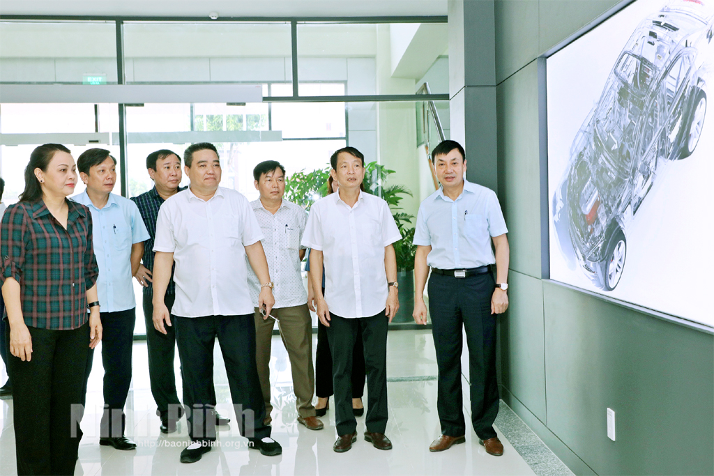 Tăng cường xây dựng chỉnh đốn Đảng và hệ thống chính trị trong sạch vững mạnh chung sức đồng lòng đưa Ninh Bình ngày càng phát triển