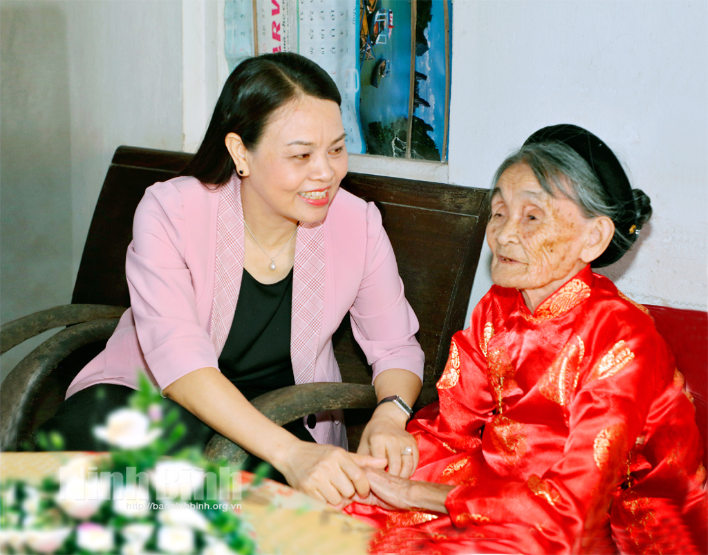 Tăng cường xây dựng, chỉnh đốn Đảng và hệ thống chính trị trong sạch, vững mạnh; chung sức, đồng lòng đưa Ninh Bình ngày càng phát triển