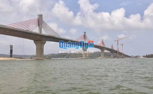 Sông Trà Khúc, đoạn qua chân cầu Cổ Lũy là nơi xảy ra vụ đuối nước khiến 3 học sinh tử vong vào chiều 24.8