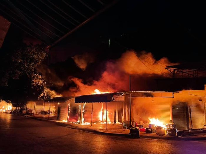 Hải Phòng: Cháy chợ Núi Đèo, nhiều gian hàng bị thiêu rụi
