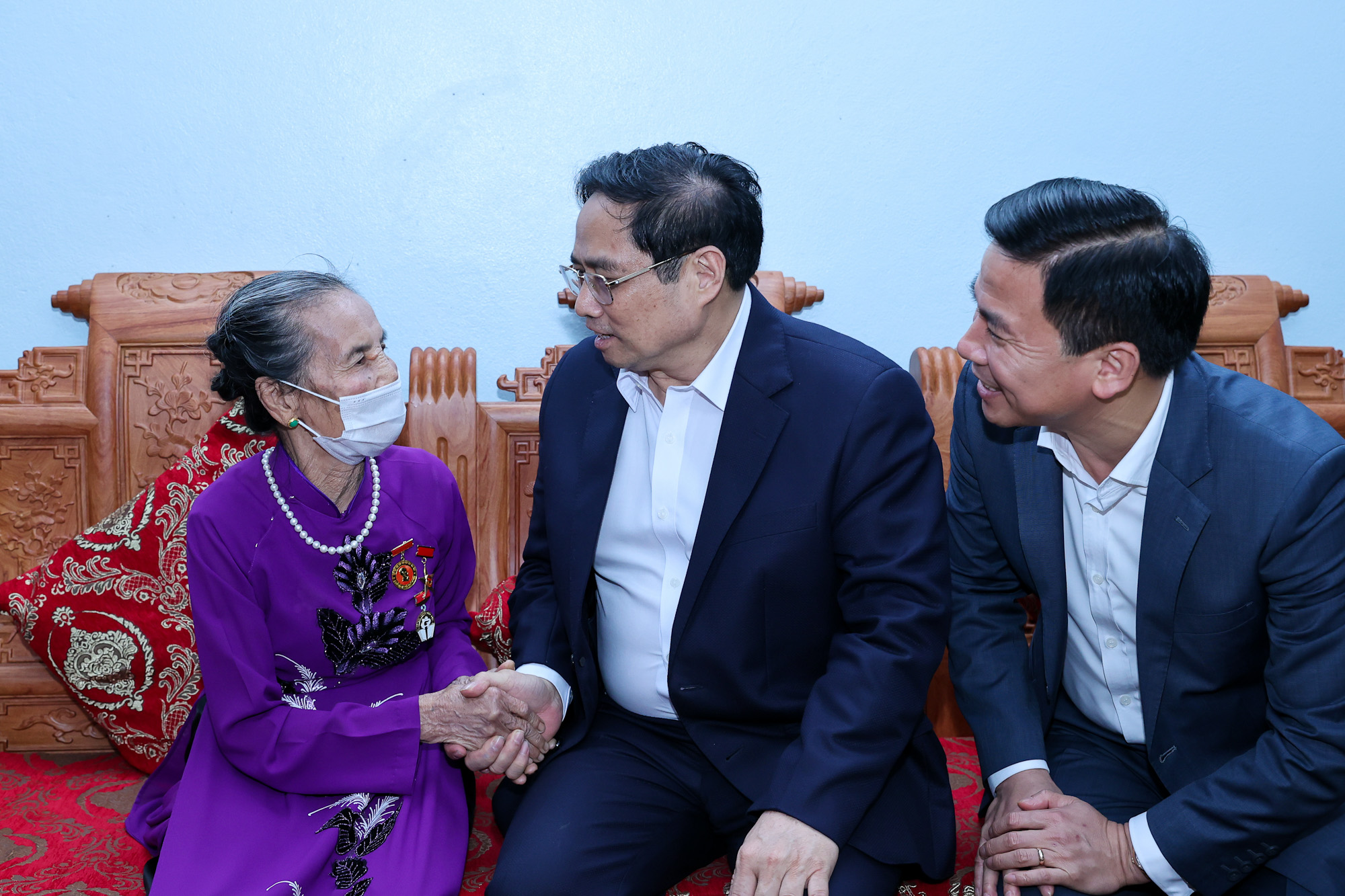Thủ tướng dâng hương tưởng niệm Chủ tịch Hồ Chí Minh, thăm và chúc Tết tại tỉnh Thanh Hóa - Ảnh 7.