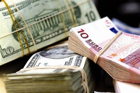 Overseas remittances to Vietnam forecasted to drop by 17% this year