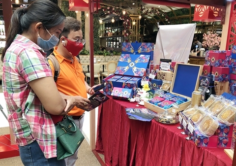 Mooncake producers begin selling well before Mid-Autumn Festival