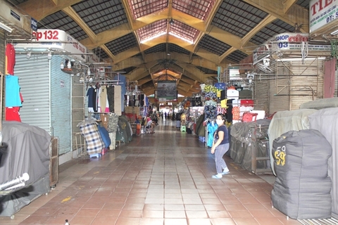 Shopkeepers in HCM City traditional markets want tax cuts for their survival