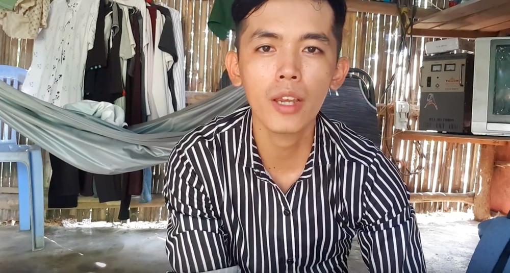  Youtuber nghèo nhất Việt Nam: Ở nhà dột, đi phụ hồ và nghị lực kiếm tiền đổi đời - Ảnh 3.