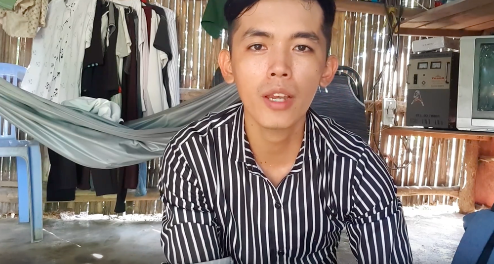 Youtuber nghèo nhất Việt Nam: Ở nhà dột, đi phụ hồ và nghị lực kiếm tiền đổi đời - Ảnh 3.