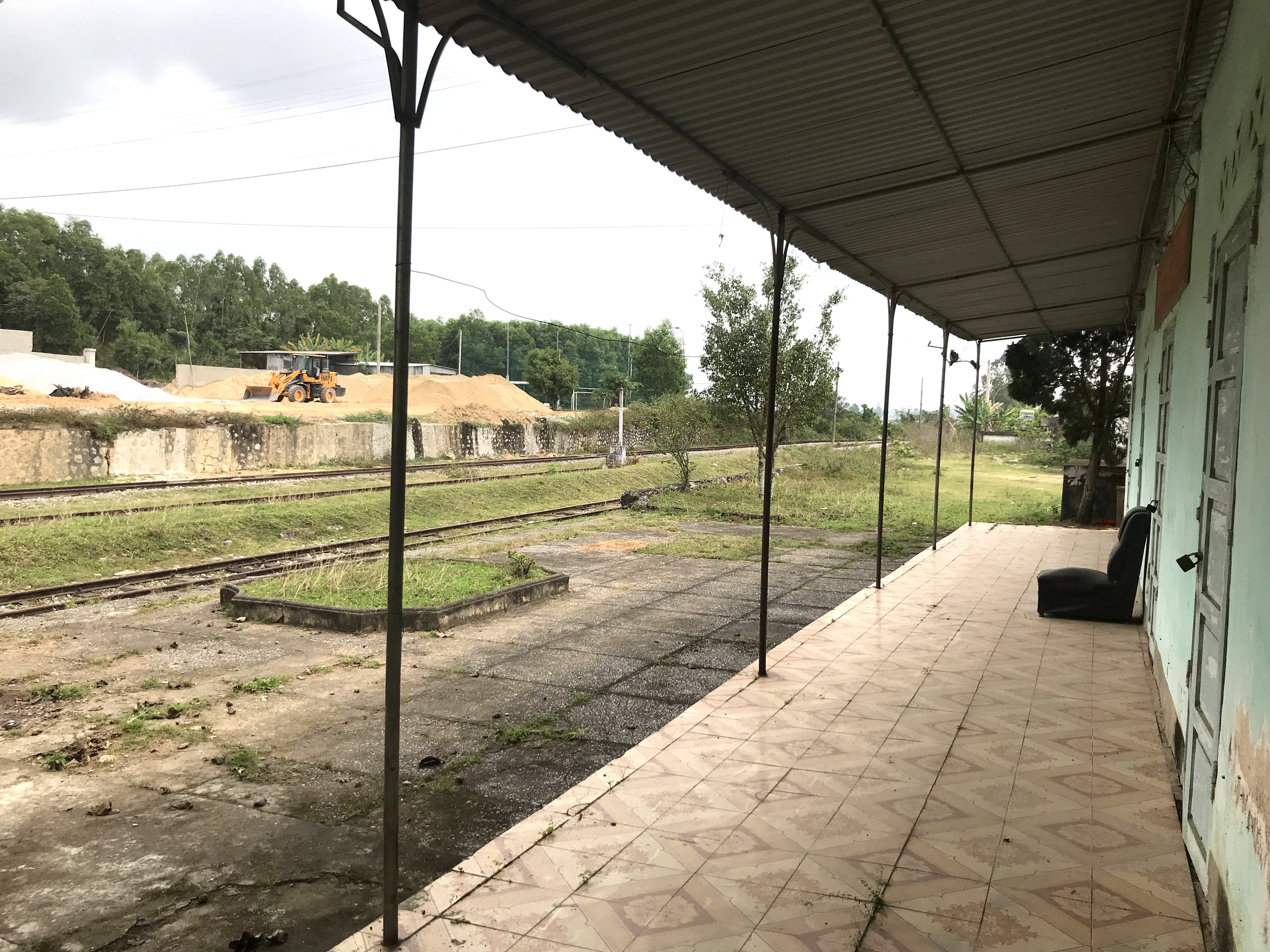 Tuyến đường sắt bị ‘bỏ quên’ gần thập kỷ không có tàu chạy nhưng vẫn tiêu tốn tiền tỷ bảo vệ - Ảnh 3.