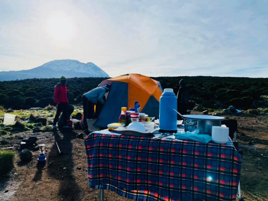 Sếp Viettel trở thành nữ 9x Việt Nam đầu tiên chinh phục Nóc nhà của Châu Phi Kilimanjaro: Leo 8 ngày liên tiếp, xuyên qua vùng nắng rát chóng mặt đến nơi -20 độ C - Ảnh 14.