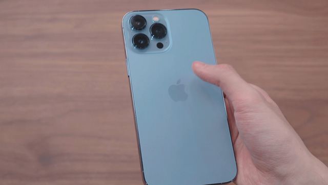 Một người chi hơn 140 triệu đồng để sở hữu iPhone 13 đầu tiên tại Việt Nam - Ảnh 2.