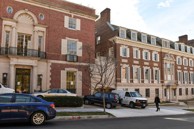 Chuyện chi tiêu lạ đời của Jeff Bezos: Tằn tiện dùng lại đồ cũ, chuyên săn hàng sale nhưng sang tay mua penthouse khủng 2.100m2, đồng hồ 10.000 năm siêu độc lạ - Ảnh 6.