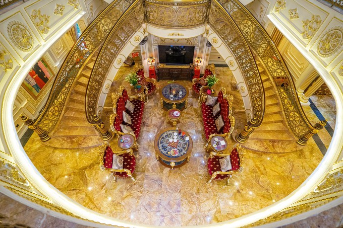 Bạch dinh của đại gia Thanh Hóa: Đầu tư hơn 100 tỷ đồng, toàn bộ nội thất được mạ vàng, nóc nhà có tượng Nữ thần tự do - Ảnh 5.