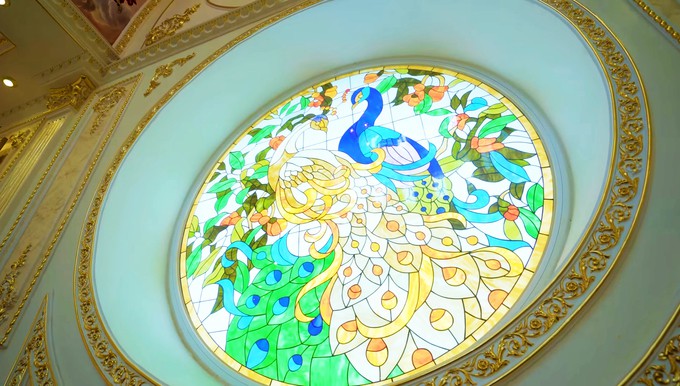 Bạch dinh của đại gia Thanh Hóa: Đầu tư hơn 100 tỷ đồng, toàn bộ nội thất được mạ vàng, nóc nhà có tượng Nữ thần tự do - Ảnh 4.