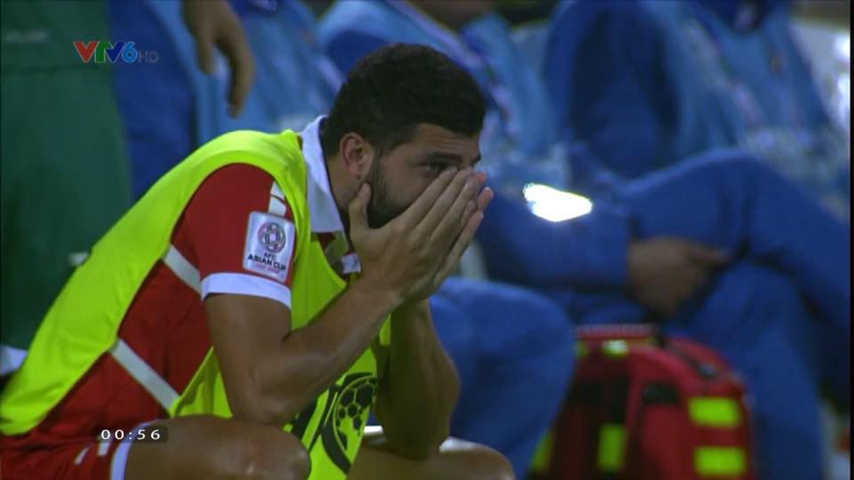 Không thể chiếm suất của Việt Nam, cầu thủ Lebanon gục khóc nức nở sau tiếng còi mãn cuộc - Ảnh 5.