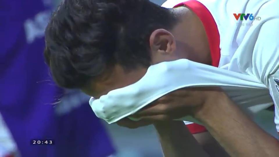 Đáng thương hình ảnh cầu thủ Jordan gục đầu khóc sau quả luân lưu định mệnh của Tư Dũng - Ảnh 8.