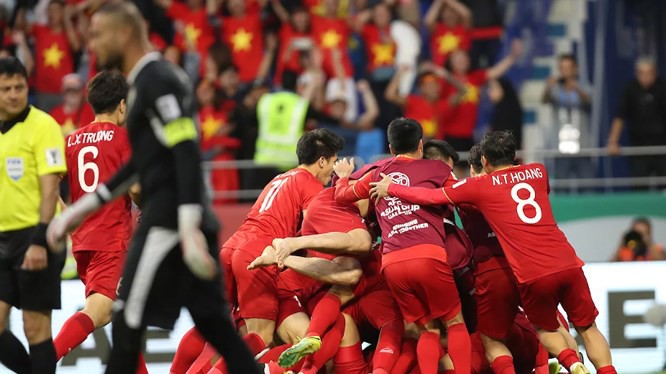 Báo Singapore kinh ngạc trước sự trỗi dậy mạnh mẽ của bóng đá Việt Nam: Không chỉ biết cách giành chiến thắng, họ còn luôn tin tưởng mình sẽ chiến thắng! - Ảnh 2.