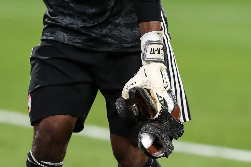 Đội tuyển thua nhục nhã, CĐV nước chủ nhà UAE còn để lại hình ảnh vô cùng xấu xí - Ảnh 2.