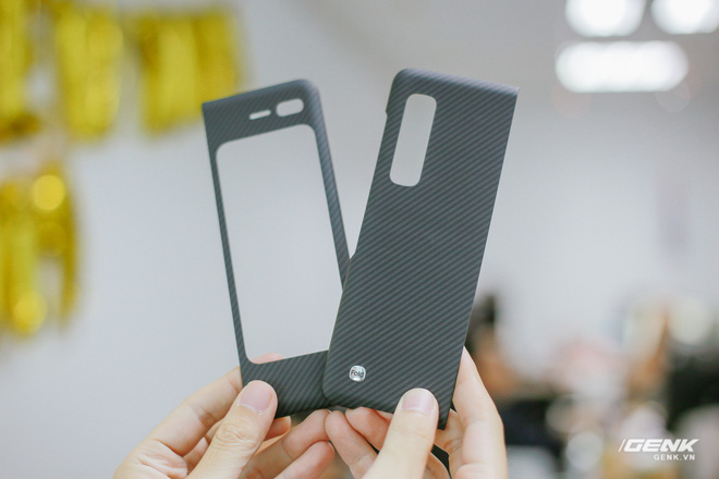 Mở hộp Galaxy Fold chính hãng: Giá 50 triệu đồng nhưng vẫn cháy hàng chỉ sau 6 giờ mở bán - Ảnh 8.