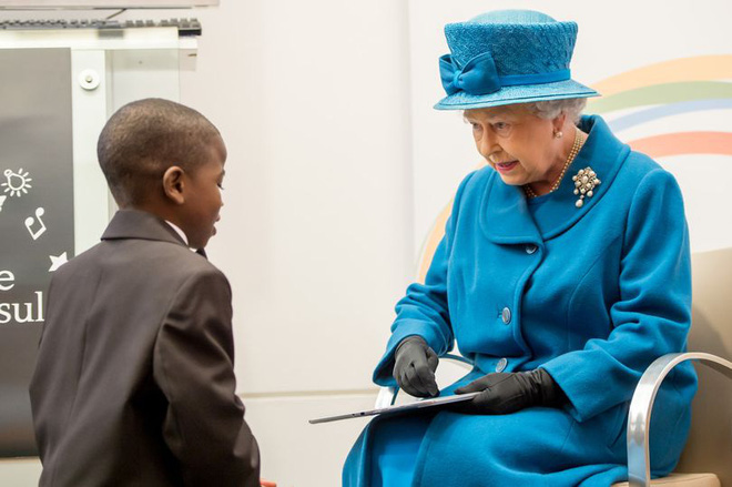 Góc tuyển dụng: Nữ hoàng Anh đang tuyển một bậc thầy sống ảo để chăm sóc các fanpage Hoàng gia, mức lương lên đến 1,5 tỷ - Ảnh 1.