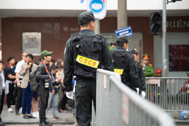 An ninh dày đặc chốt chặn mọi ngả đường về KS Metropole, sẵn sàng khai màn thượng đỉnh Mỹ-Triều - Ảnh 1.