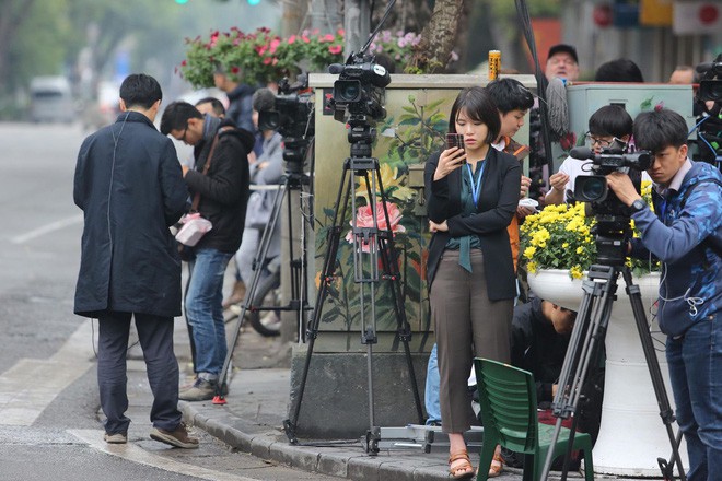 An ninh dày đặc chốt chặn mọi ngả đường về KS Metropole, sẵn sàng khai màn thượng đỉnh Mỹ-Triều - Ảnh 14.