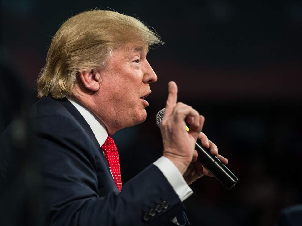 3 câu chuyện về Tổng thống Donald Trump và chiếc phông nền màu tím ở hội nghị thượng đỉnh Đà Nẵng - Ảnh 4.