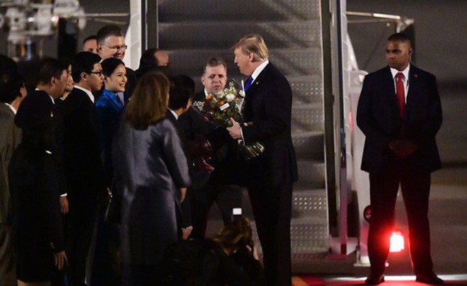  Nữ sinh tặng hoa Tổng thống Mỹ Donald Trump: Có chút lo lắng nhưng tự hào nhiều hơn - Ảnh 1.