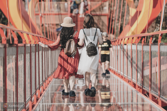 Tranh cãi xoay quanh yếu tố thẩm mỹ của cây cầu 5D đang gây sốt ở Mộc Châu: Khen đẹp thì ít nhưng chê bai sến súa, lạc lõng nhiều vô kể - Ảnh 5.