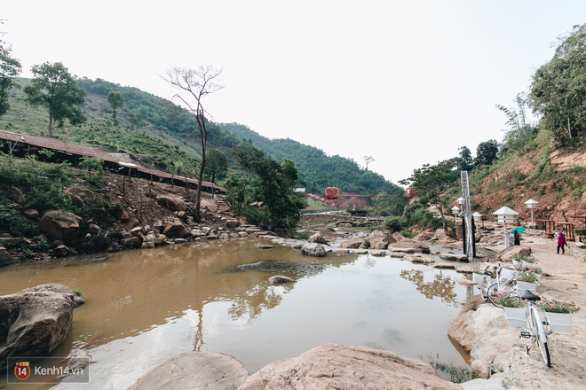 Tranh cãi xoay quanh yếu tố thẩm mỹ của cây cầu 5D đang gây sốt ở Mộc Châu: Khen đẹp thì ít nhưng chê bai sến súa, lạc lõng nhiều vô kể - Ảnh 22.