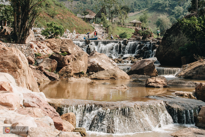 Tranh cãi xoay quanh yếu tố thẩm mỹ của cây cầu 5D đang gây sốt ở Mộc Châu: Khen đẹp thì ít nhưng chê bai sến súa, lạc lõng nhiều vô kể - Ảnh 23.