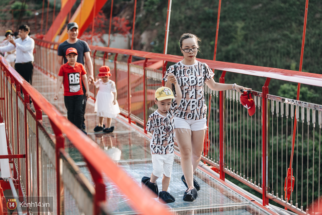 Tranh cãi xoay quanh yếu tố thẩm mỹ của cây cầu 5D đang gây sốt ở Mộc Châu: Khen đẹp thì ít nhưng chê bai sến súa, lạc lõng nhiều vô kể - Ảnh 29.