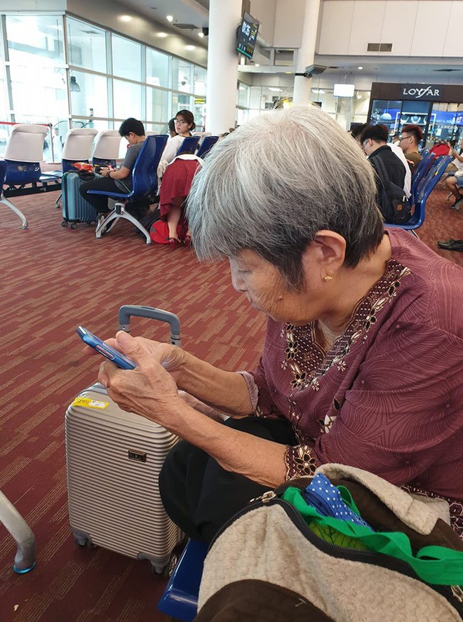 Bà cụ Việt 76 tuổi trốn con cháu đi du lịch bụi Thái Lan: Tự lên mạng book chỗ ăn chơi, dùng gu gồ máp để kiếm đường - Ảnh 1.