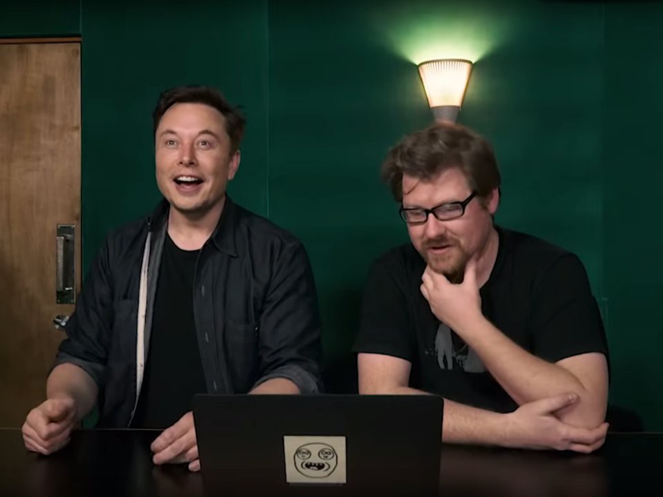 Youtuber duy nhất trên thế giới có trang cá nhân đạt cảnh giới nút kim cương đỏ: Bỏ học đi bán hot dog để theo đuổi đam mê game, trở thành triệu phú đôla ở tuổi 30 - Ảnh 3.