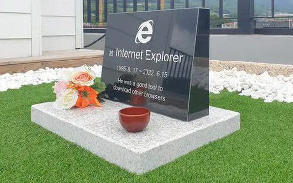 Vừa bị khai tử, Internet Explorer đã được 