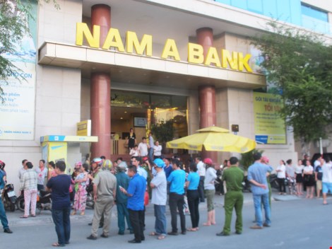 Khách vay mang quan tài phản đối ngân hàng phát mãi khách sạn - ảnh 2