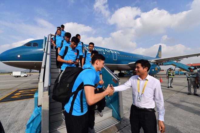  Lịch bay của đội tuyển Việt Nam sang Malaysia chuẩn bị cho trận chung kết AFF Cup 2018 - Ảnh 1.