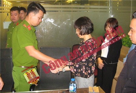 Vụ đánh bạc nghìn tỷ: Đã bắt tạm giam Giám đốc HomeDirect, đề nghị tịch thu 372 tỷ từ ba nhà mạng - Ảnh 1.