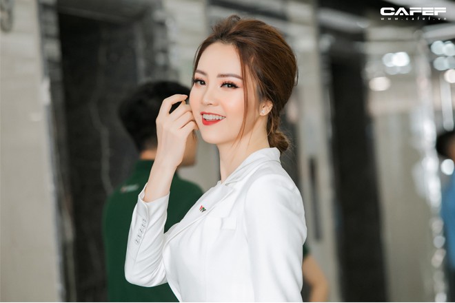 MC, Á hậu Thụy Vân: Khi tôi khởi nghiệp, ông xã nói đùa “Kinh doanh kiếm ra tiền còn khó hơn cả đạt giải Nobel” - Ảnh 9.