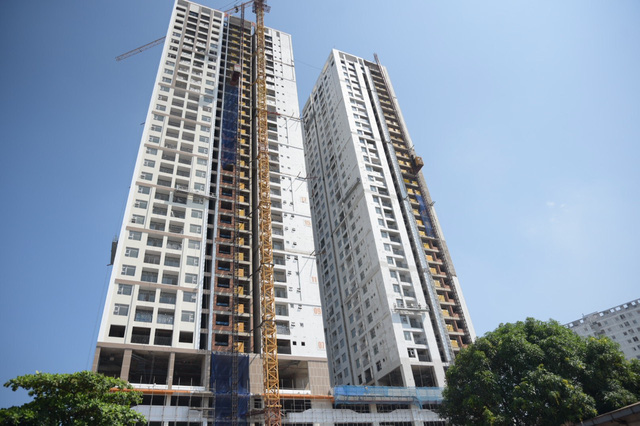 Người mua nhà đỏ mắt tìm mua căn hộ chung cư 2 tỷ sắp bàn giao - Ảnh 1.