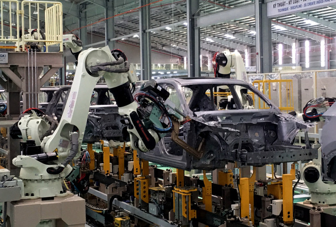 Soi 3 mẫu ô tô giá hấp dẫn, có chiếc chỉ nhỉnh hơn 300 triệu đồng sau giảm phí trước bạ - Ảnh 1.